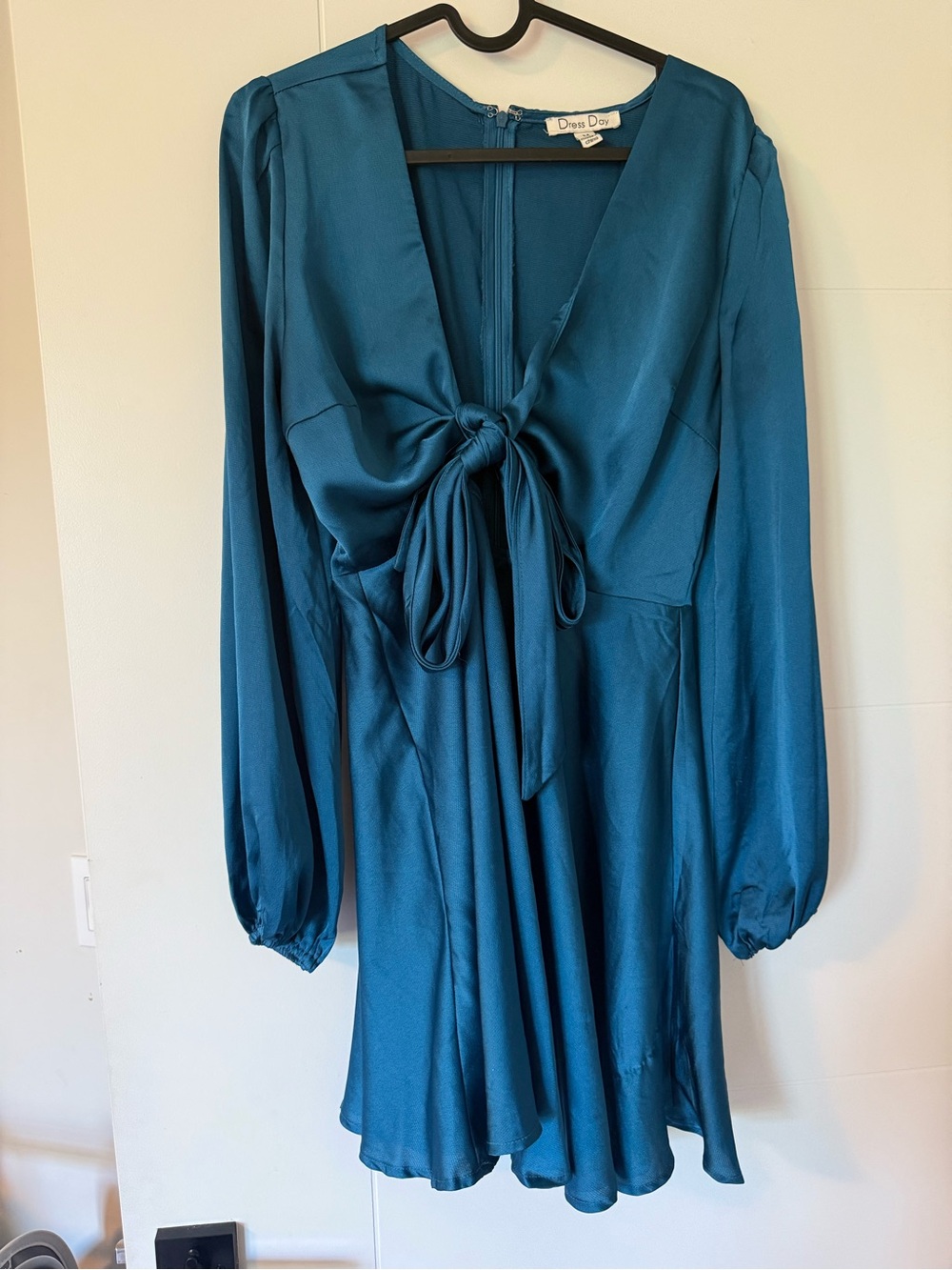 Dress Day Long-Sleeve Tie-Front Dress- Size M